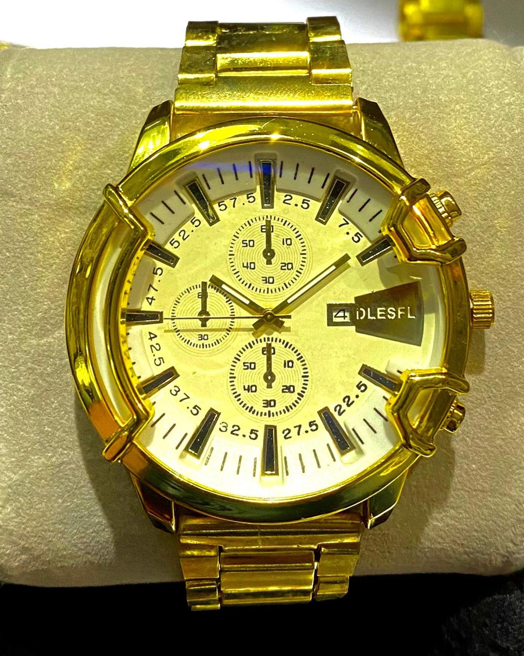 ساعت مچی مدل DIESEL  صفحه سفید کد 6358